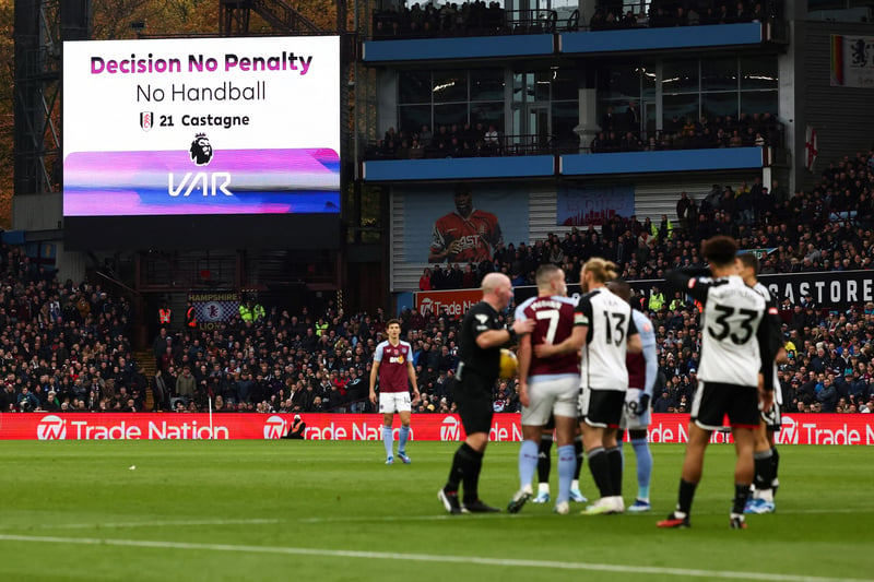 Points without VAR: 13; difference: -2
