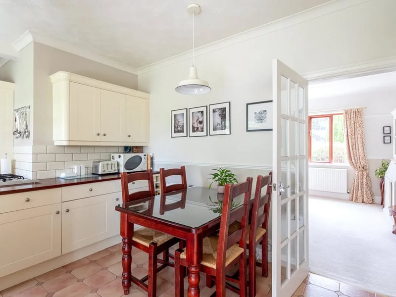 The open breakfast kitchen has room for a separate diner area.