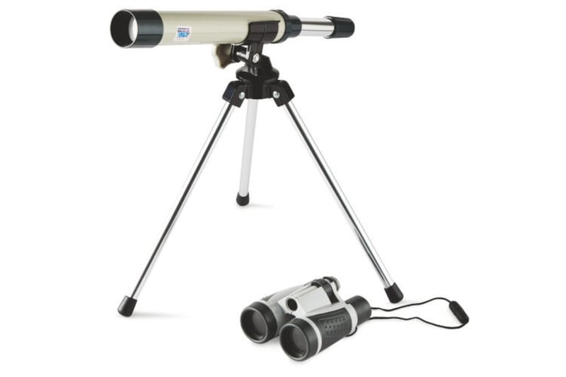 Aldi’s Science Gifting Adventure Set is the perfect gift for kids or adults who are after a beginner telescope and binoculars. Given that the set comes with both tools for only £12.99, it is a fantastic affordable present. 