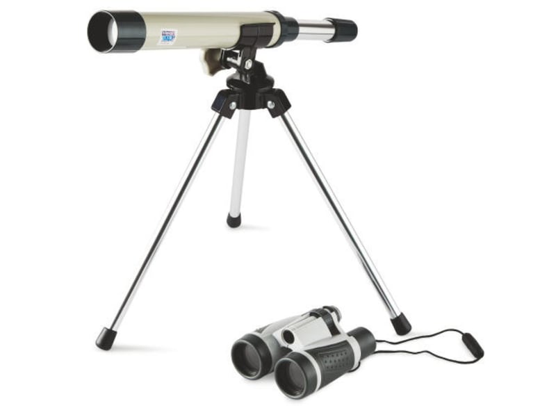 Aldi’s Science Gifting Adventure Set is the perfect gift for kids or adults who are after a beginner telescope and binoculars. Given that the set comes with both tools for only £12.99, it is a fantastic affordable present. 