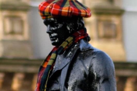 A bronze statue of Robert Burns was unveiled in George Square on 25 January 1877. Baillie Wilson co-ordinated the efforts of a small committee led by Dr. Hedderwick and including John Browne, whose idea it had been to erect a statue to Burns on a shilling subscription basis. 40,000 Glaswegians responded and more than £2,000 was raised with 30,000 people turning up for the ceremony. 