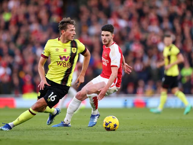 Sander Berge of Burnley runs with the ball whilst under pressure from Declan Rice of Arsenal during the Premier League match between Arsenal FC and Burnley FC at Emirates Stadium on November 11, 2023 in London, England. (Photo by Marc Atkins/Getty Images)