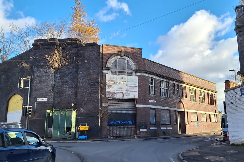 Another sad, decaying building here on the junction of Great Barr Street and Liverpool Street. This is one of the first buildings commuters will see driving into Digbeth from the east side of the city. 
