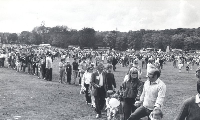 A huge conga snakes its way around Endcliffe Park in June 1984