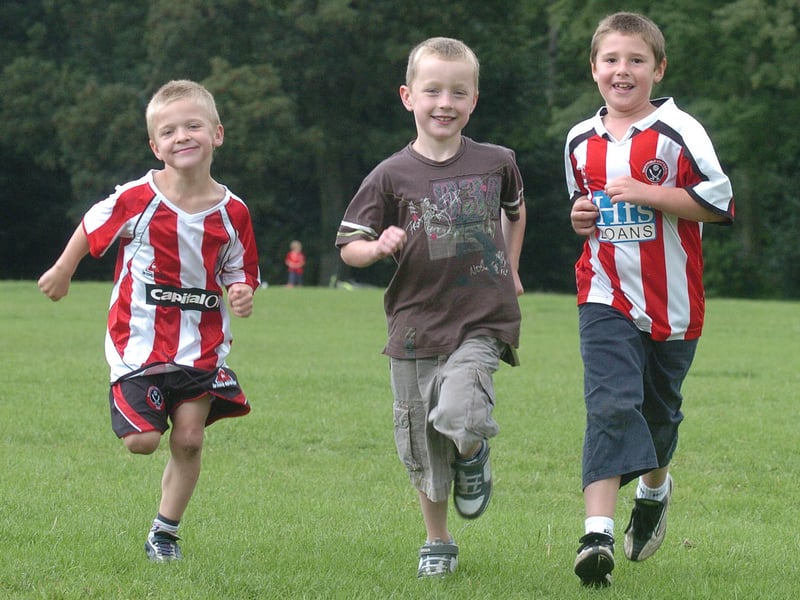 Tom, Nat and Jake enjoy a run in Endcliffe Park in Sheffield in August 2006