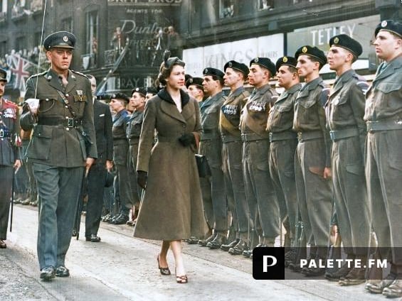 The Queen inspects the Guard of Honour of the Hallamshire Batalion, York and Lancaster Regiment, at Sheffield Town Hall - October 1954