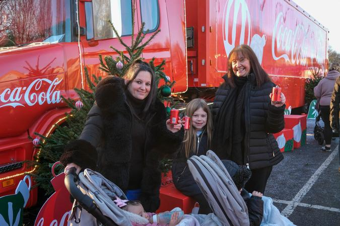 Melissa, Athina, Lily, Elisa and Tyrell at the Coca Cola truck 