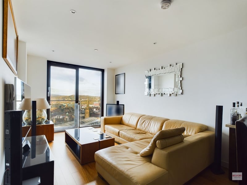 The "luxurious" apartment brings in loads of light. (Photo courtesy of Zoopla)