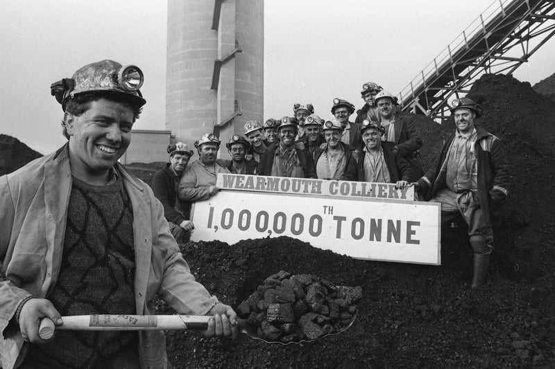Faceworker Ian Mardghum with a shovel full of the millionth tonne of coal, watched by workmates from Wearmouth's G82 coalface in January 1990.