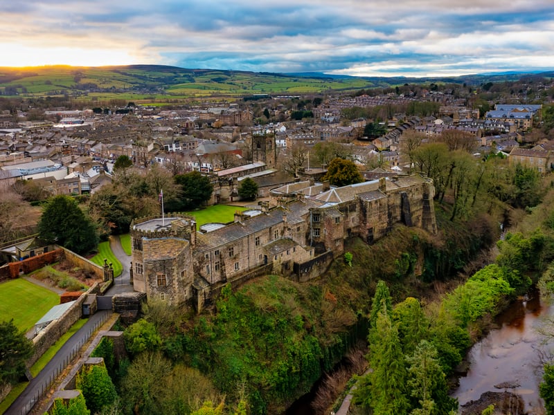 Coming in sixth place is market town Skipton, located in Yorkshire and The Humber. Packed with rich history, Skipton is home to one of the oldest mills in North Yorkshire.