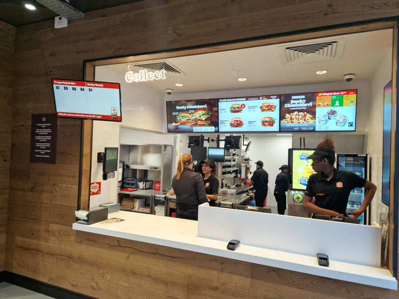 The restaurant has both ordering machines and an order in-person option. 