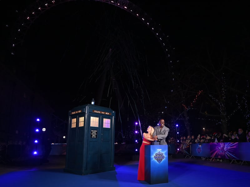 Doctor Who stars Millie Gibson and Ncuti Gatwa illuminate The London Eye. (Photo by Kate Green/Getty Images)