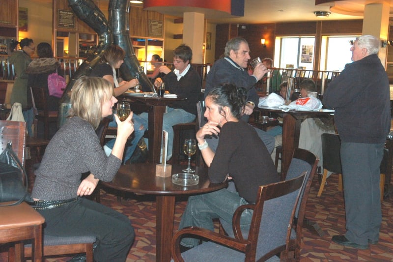 A relaxing day in the pub. Tell us if you recognise someone in this 2005 photo.