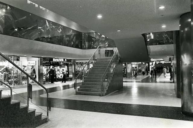Houndshill Shopping Centre shortly before it opened in 1980