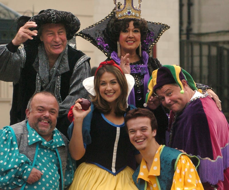 Snow White at the Lyceum, with Gareth Hunt (Chamberlain), Ruth Madoc (The Wicked Queen), Iain Rogerson (Muddles the Jester), Sophia Thierens (Snow White) and dwarves Dean Whatton and Peter Bonner