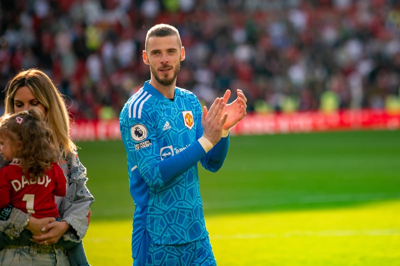 Nick Pope's long term injury could prompt Newcastle to move for a goalkeeper. 

David de Gea is available for free in January and is still seeking a club after his Man Utd exit. (Getty Images)