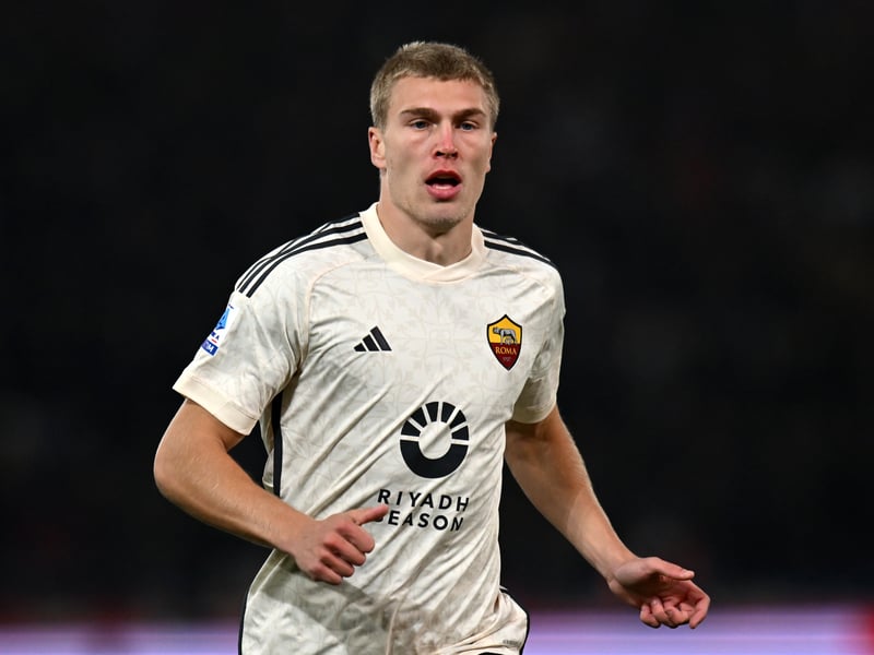 Kristensen has been a regular with AS Roma, making 15 league appearances. He has even scored once and asissted twice from the back.