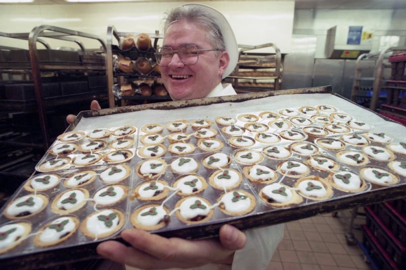 Master baker Andrew Crawford, from Washington, was hoping to bake 12,000 mince pies in 1995.
He had Michael Jackson and Earth Song to sing along to as it was number one.