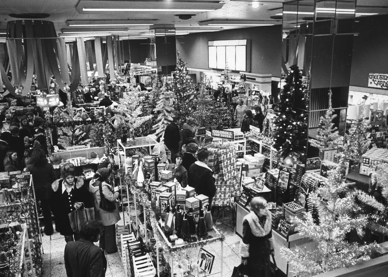 Christmas shopping in Blackpool, 1975