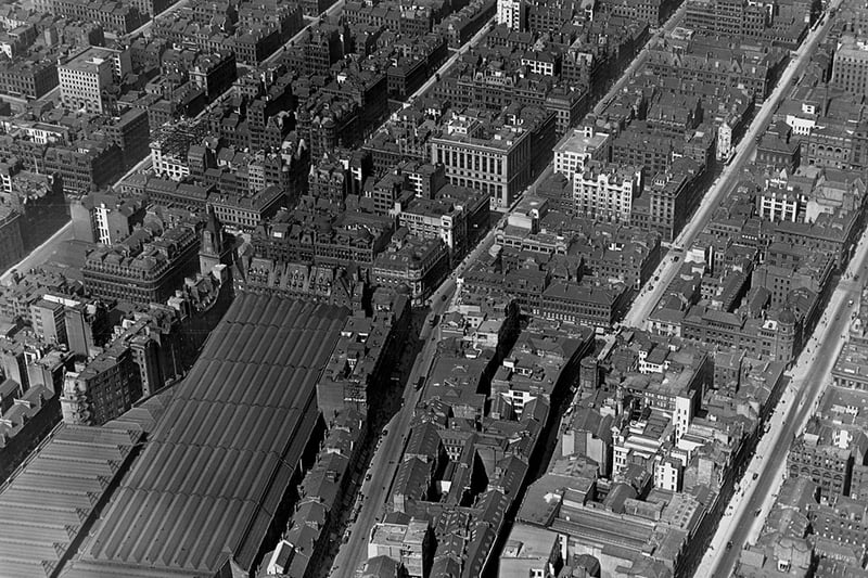 A fantastic aerial image of Glasgow around 1930 with Central Station looming large in the bottom left. Spot any other Glasgow sites? 