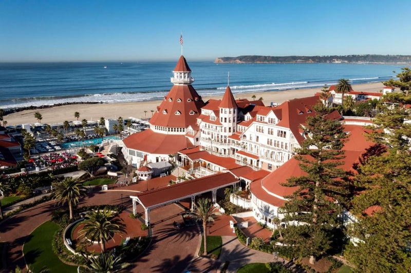 In 1958, the Hotel del Coronado hosted Marilyn Monroe as she starred in Some Like It Hot. Want to secure a King Bed with Sofabed Suite and a stunning view? You're looking at approx. £875.