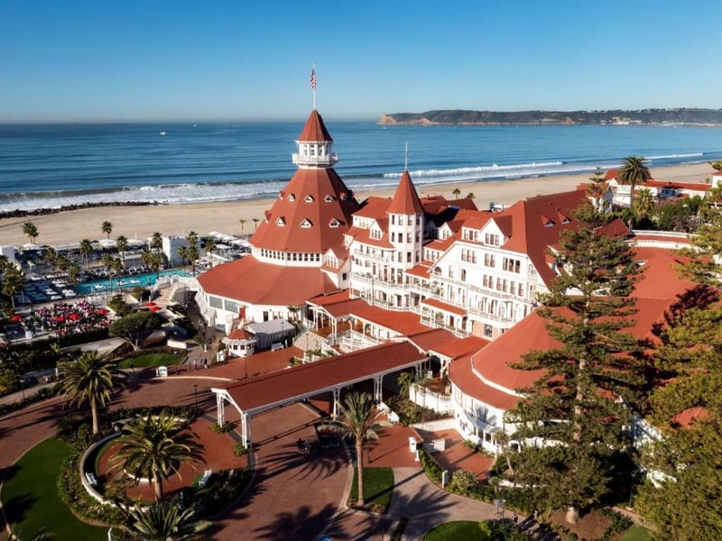 In 1958, the Hotel del Coronado hosted Marilyn Monroe as she starred in Some Like It Hot. Want to secure a King Bed with Sofabed Suite and a stunning view? You're looking at approx. £875.