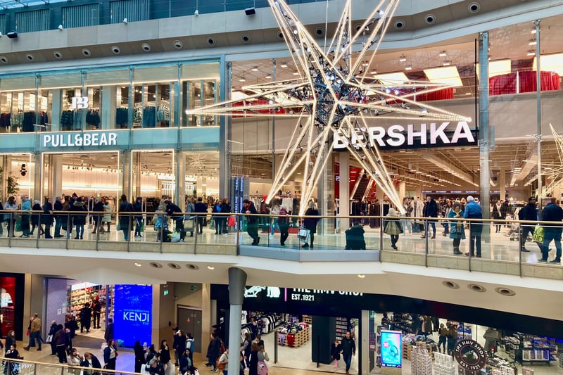 Get ready to flaunt your style and express your vibe with these two cool and casual brands that are new in the West Midlands. Pull&Bear and Bershka, stores next to each other on Level 2 featuring the brands’ fab collections, with stylish and cheap clothes, accessories, and shoes.