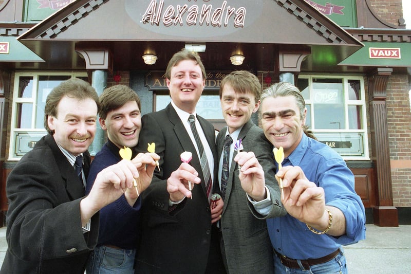 Eric Bristow was a VIP visitor to the pub in 1992.
Also pictured were local darts players, Brian Carr, John Stubbs, Simon Newton and Chris McKibbon.