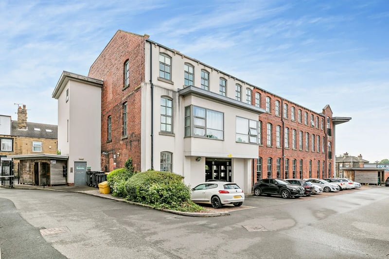 This 2 bed flat on Melbourne Mills was last reduced on December 14 by a total of 34.4 percent, to £82,000.