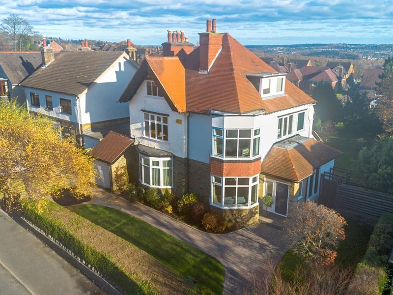 Dore is certainly known to be a posh part of Sheffield and this beautifully presented home fits the bill. (Photo courtesy of Zoopla)