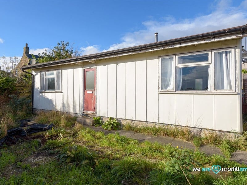 This two bedroom bungalow has both front and rear gardens. (Photo courtesy of Zoopla)