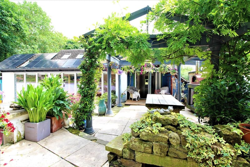 Can you picture yourself eating outdoors on a warm summer evening here? Photo courtesy of Zoopla