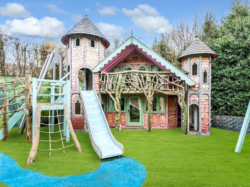 You certainly don't see enormous play castles in the back garden very often. (Photo courtesy of Zoopla)
