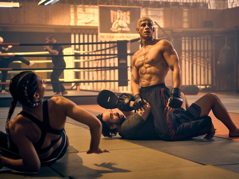 When a mixed martial arts athlete leaves a big fight in order to keep custody of his daughter, he races across Berlin to ensure he makes her birthday party.