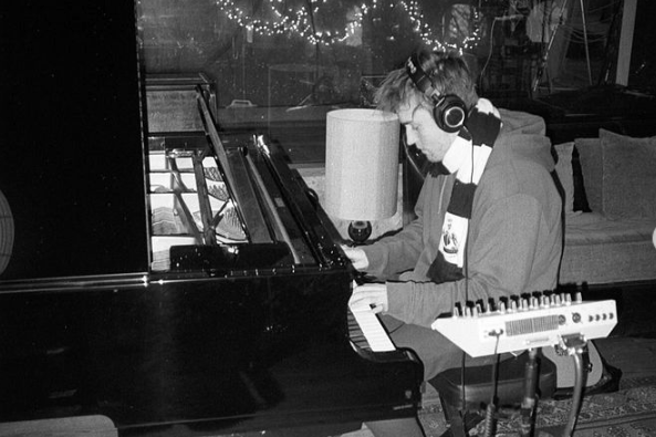 Sam Fender shared an image of himself playing the piano to Instagram, alongside the caption 'Merry Christmas 🎄❤️ See you in 2024 x'.