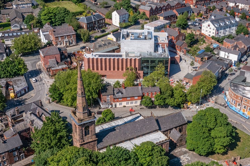 Home to the Shakespeare North Playhouse, Prescot has a rich history and Knowsley Safari Park is nearby. It has a happiness score of 7.19 and an average house price of £193,770.