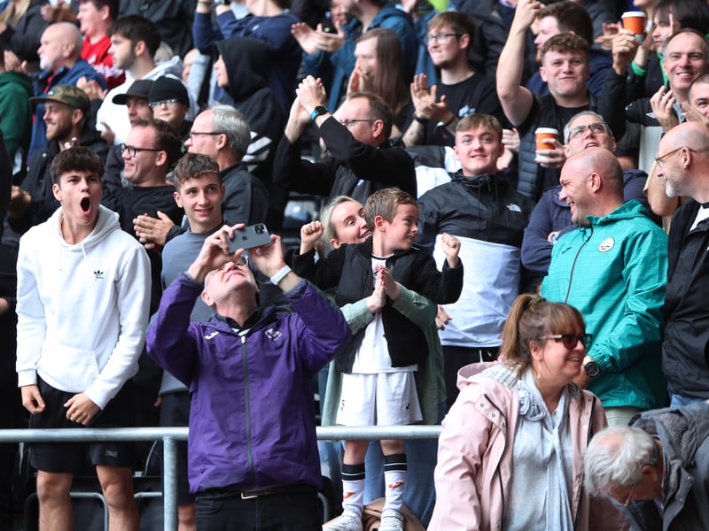Average away attendance: 1,005