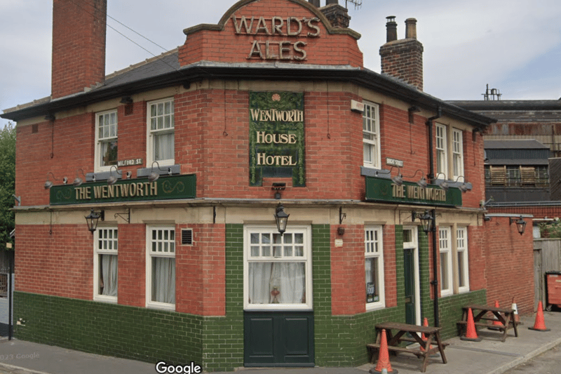 The Wentworth, on Milford Street, Carbrook, stands in the shadow of a Forgemasters steelmaking site.
It retains very impressive exterior tiles and a Ward’s Ales sign. Seen by millions on their way to Meadowhall or the Arena. Popular with Steelers ice hockey fans.
