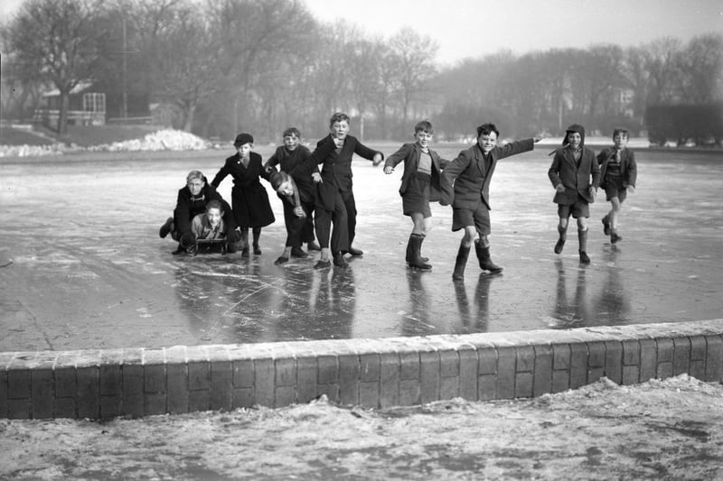 A January 1958 scene at Roker Park.