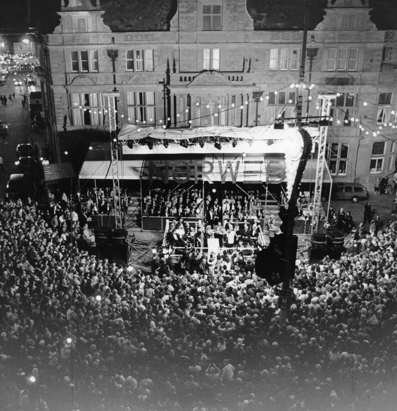 Blackpool Lights swtich on 1990 - vast crowds and Norweb sponsorship , switch on celebrtiies Julie Goodyear and Roy Barraclough