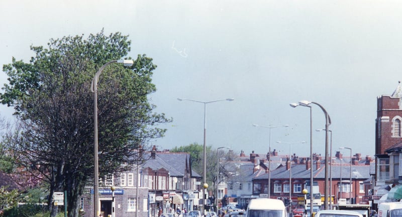 Traffic on Layton Road approaching the junction with Talbot Road and Westcliffe Drive on a busy day in 1991