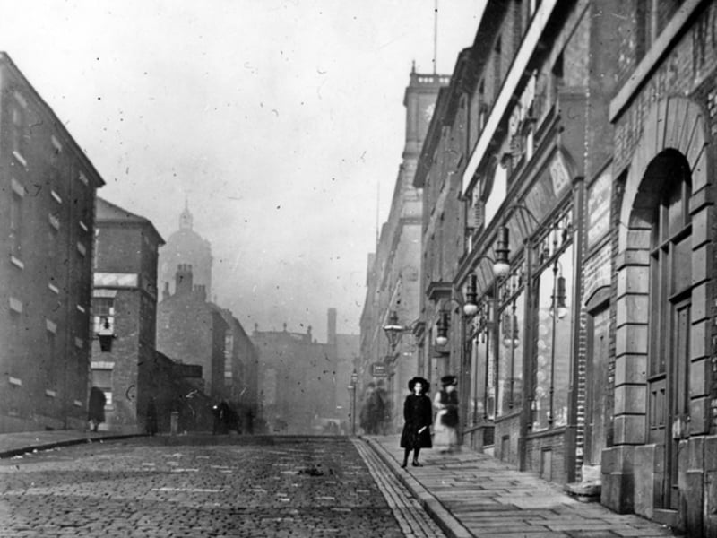 Howard Street, looking towards St. Paul's Church, with the Empire Trading Stamp Co on the right, in 1905