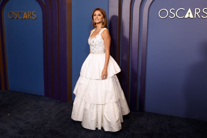 Yes Penelope Cruz, I know your gown was by Chanel, but it reminded me of a tiered wedding cake.