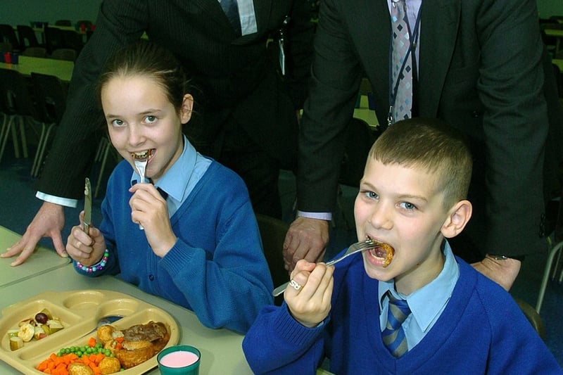 Healthy School Dinner story. Pictured at Layton Primary School, Blackpool, are Martin Ashton (Public Health Development Worker-Blackpool Health Schools Programme), left, and Steve Crawshaw (Catering Services Manager-Blackpool Council) with Adam Shelton (10) and Rachel Walker (11)