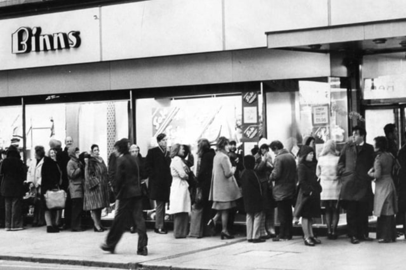 Gale force winds did not deter shoppers from queuing as post-Christmas sales started at Binns in 1975, but are you pictured?