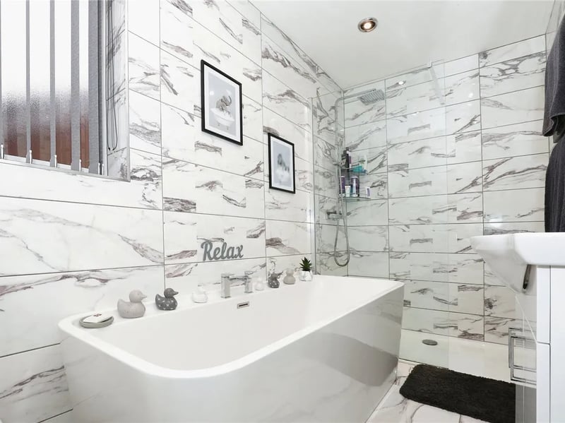 This modern four piece suite has everything a busy family needs from their bathroom. (Photo courtesy of Zoopla)