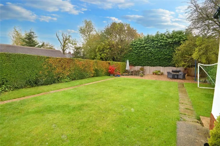Is overlooks a large garden mostly laid to lawn.