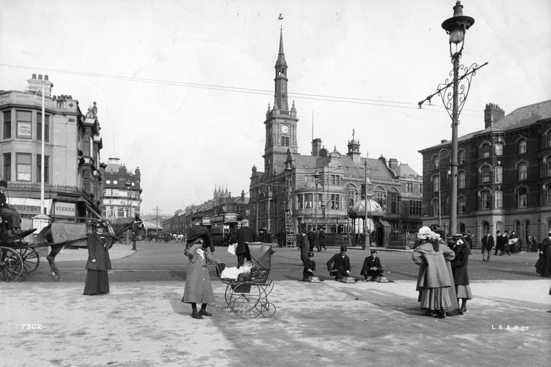 A child with a pram on the streets of Blackpool with the Town Hall in the background.  (Photo by London Stereoscopic Company/Hulton Archive/Getty Images)