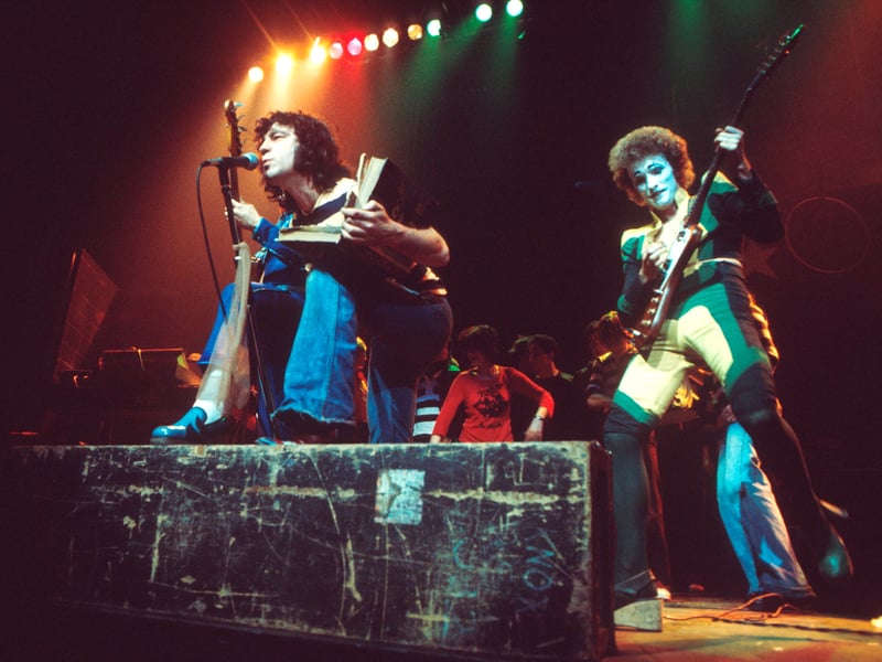 One of rock’s most flamboyant frontmen, Alex Harvey brought theatre and showmanship to the genre. His band mixed glam, hard rock, and cabaret, with The Faith Healer and Boston Tea Party standing out as cult classics.