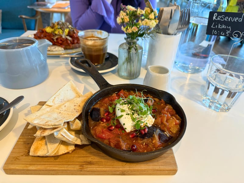 South Street Kitchen, based next to Sheffield's train station and the city centre, offers vegetarian Middle Eastern—inspired meals, plus a range of different wines & cocktails.